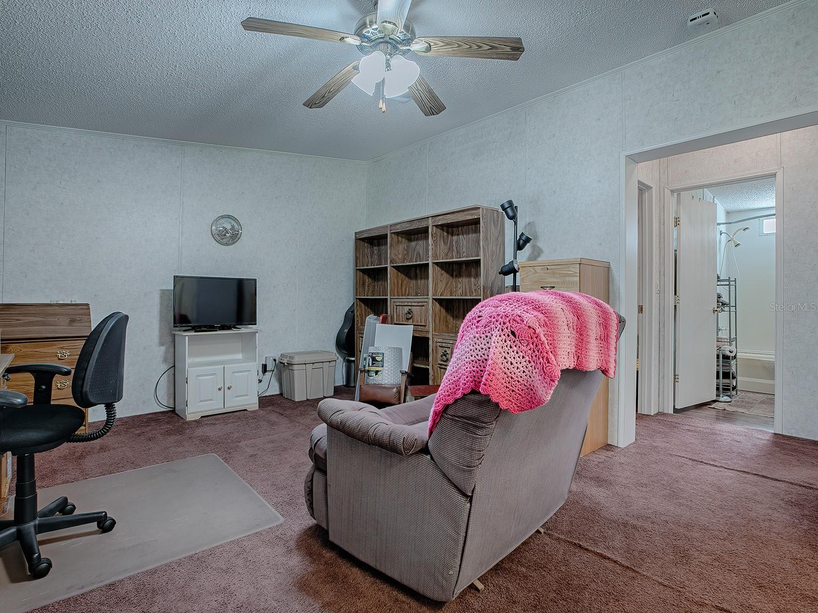 Listing photo id 18 for 3284 20th Lane
