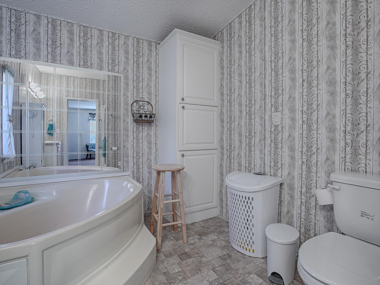 Listing photo id 24 for 3284 20th Lane