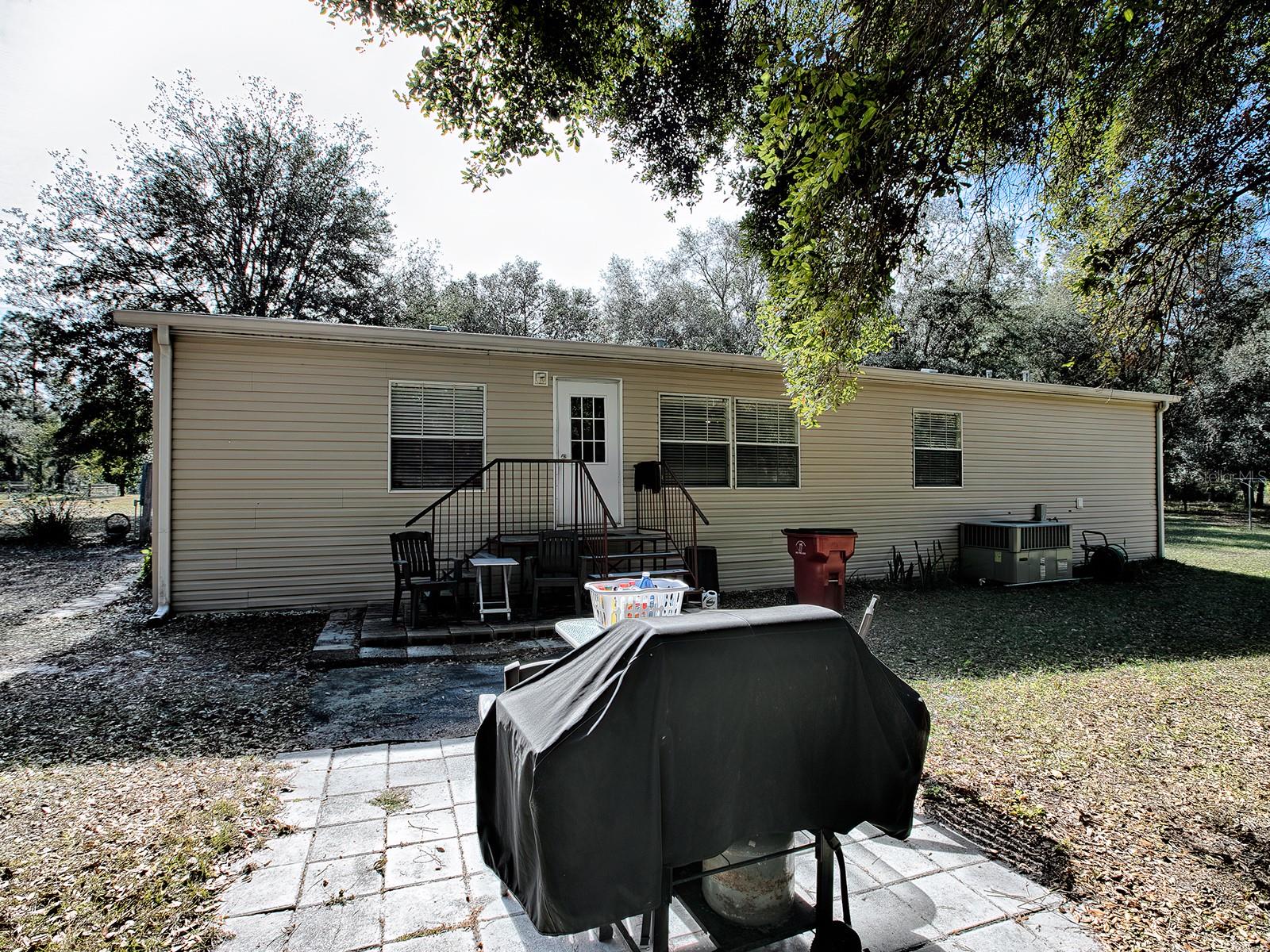 Listing photo id 31 for 3284 20th Lane