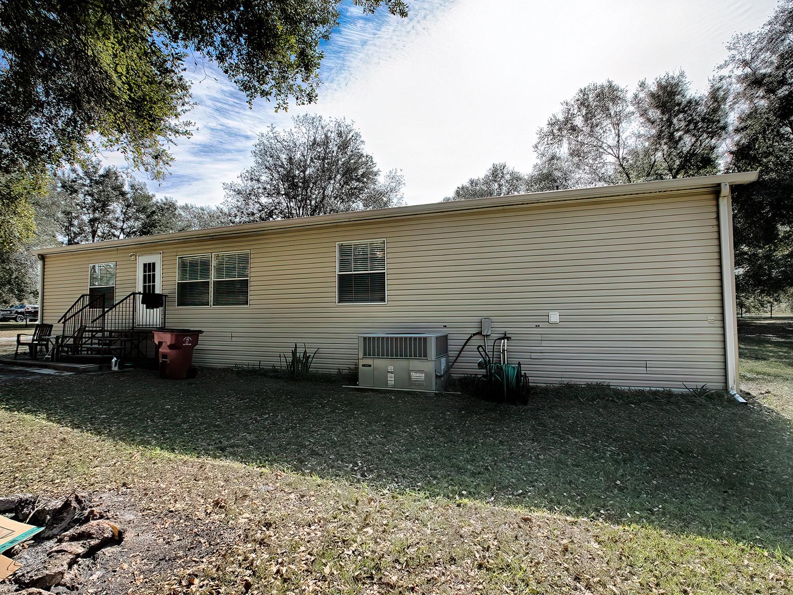 Listing photo id 32 for 3284 20th Lane