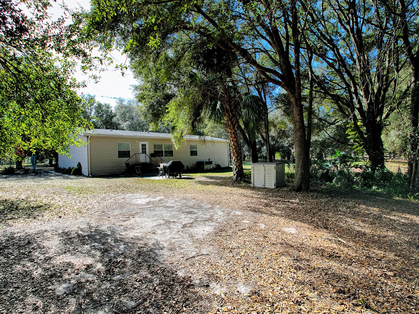 Listing photo id 33 for 3284 20th Lane