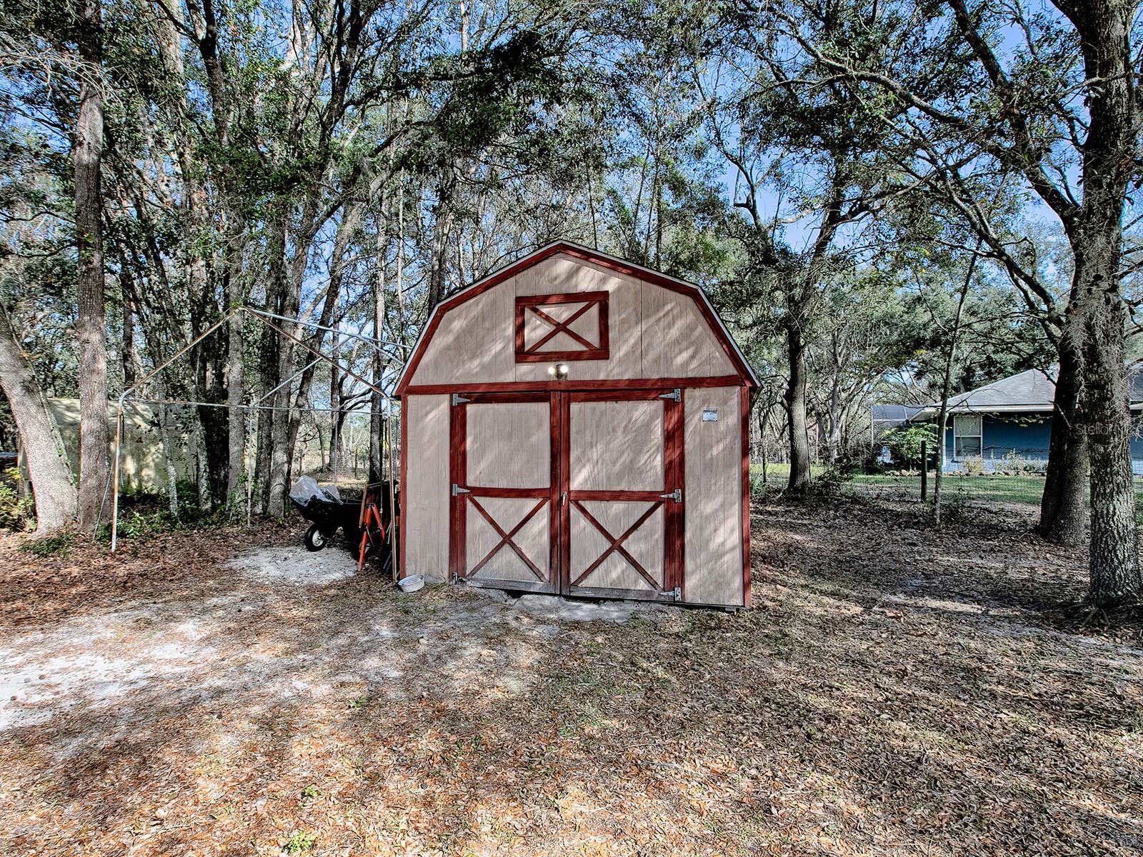 Listing photo id 36 for 3284 20th Lane
