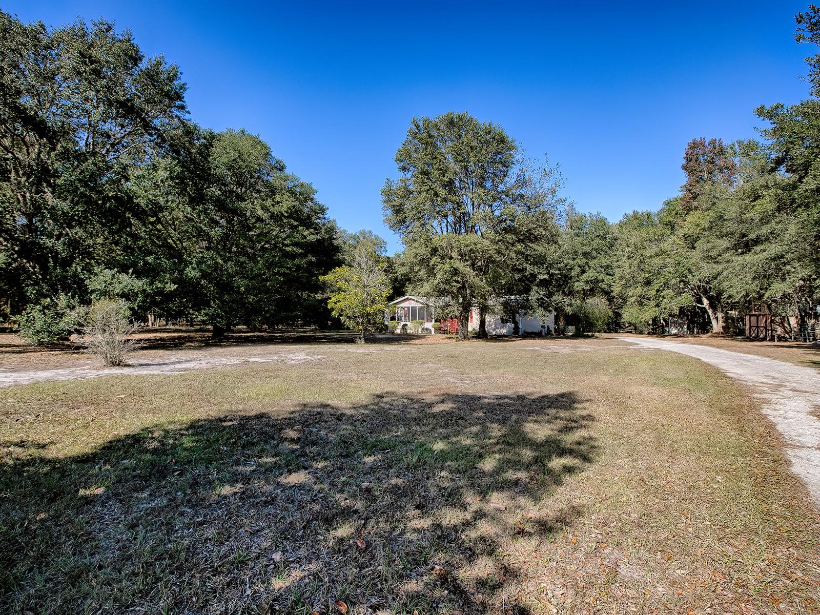 Listing photo id 2 for 3284 20th Lane