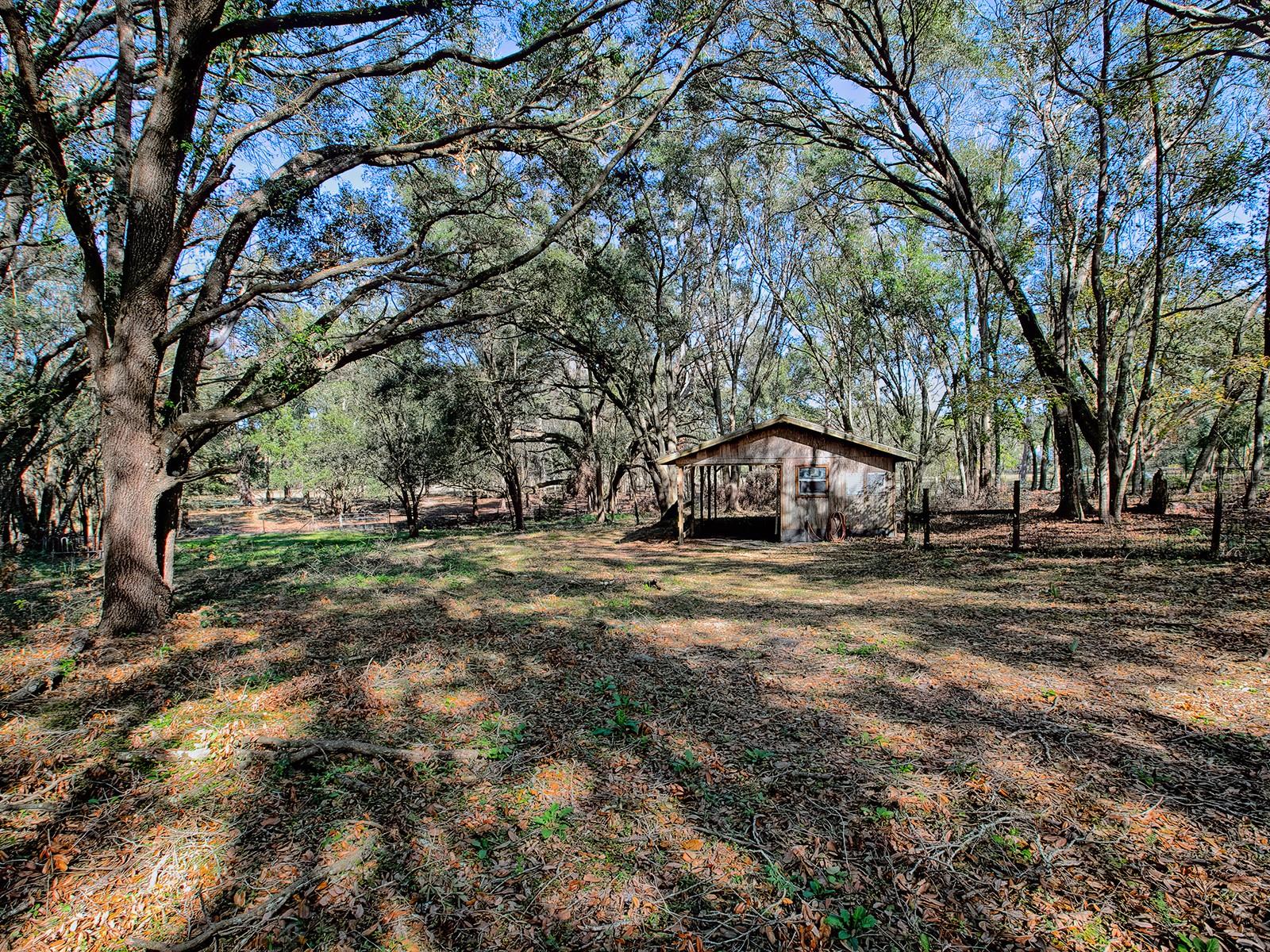 Listing photo id 39 for 3284 20th Lane