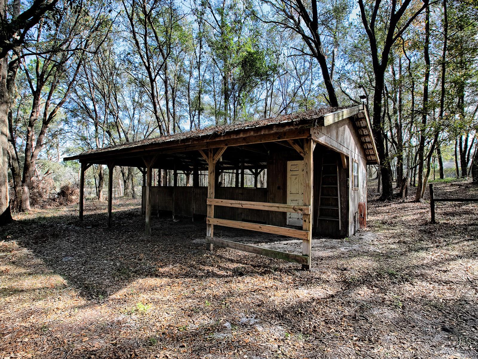 Listing photo id 40 for 3284 20th Lane