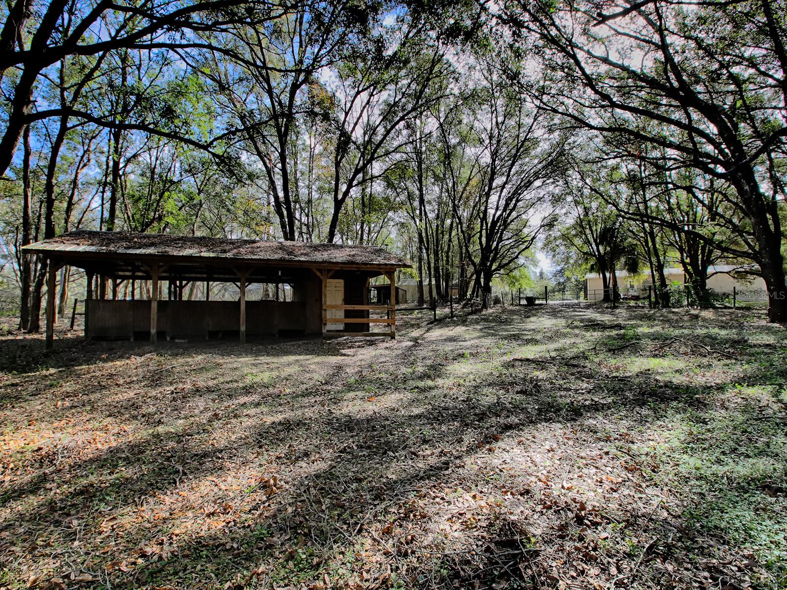Listing photo id 41 for 3284 20th Lane