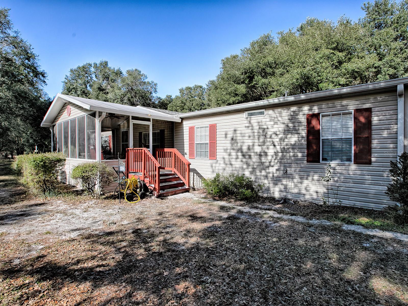 Listing photo id 3 for 3284 20th Lane