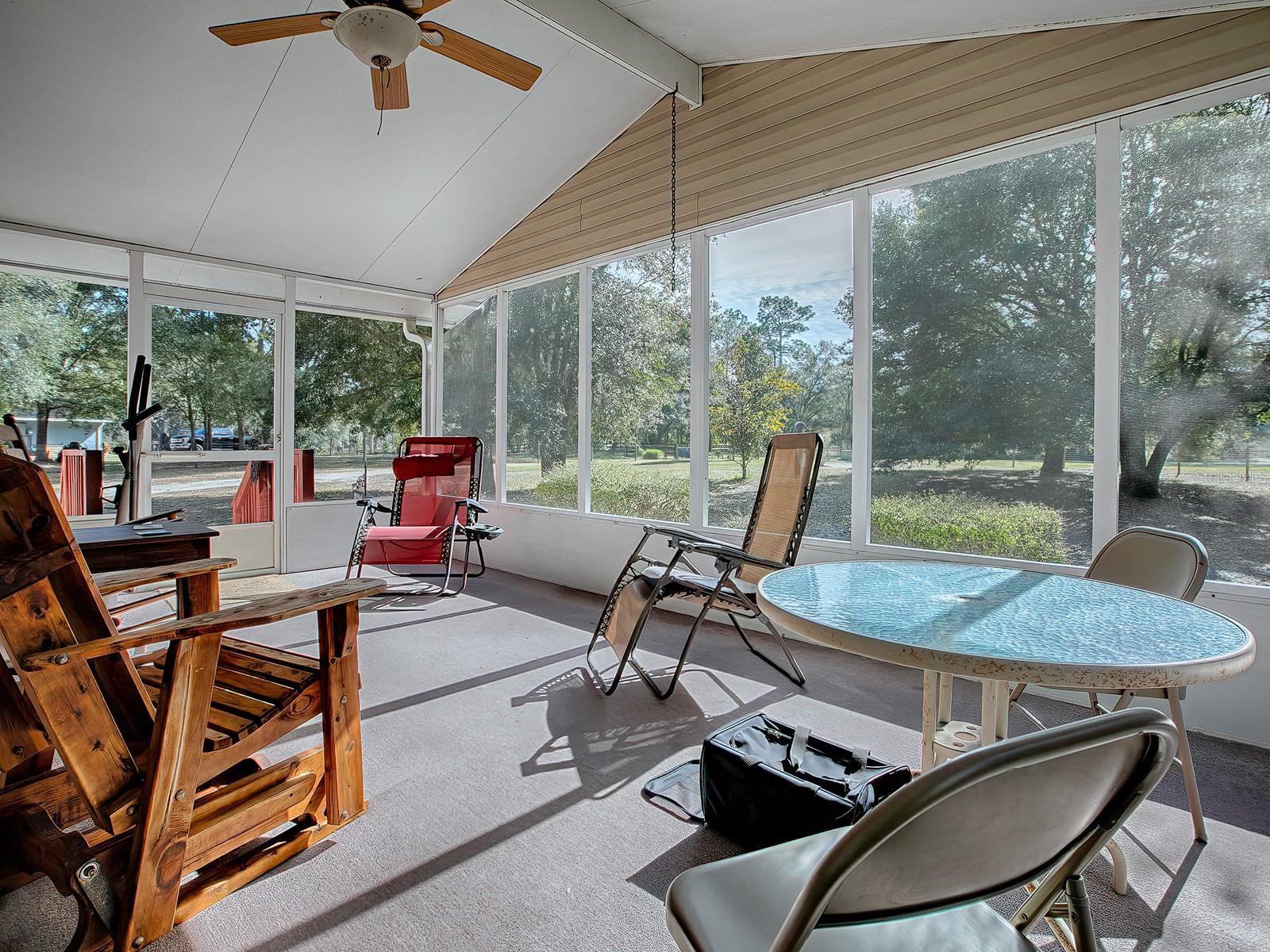 Listing photo id 4 for 3284 20th Lane