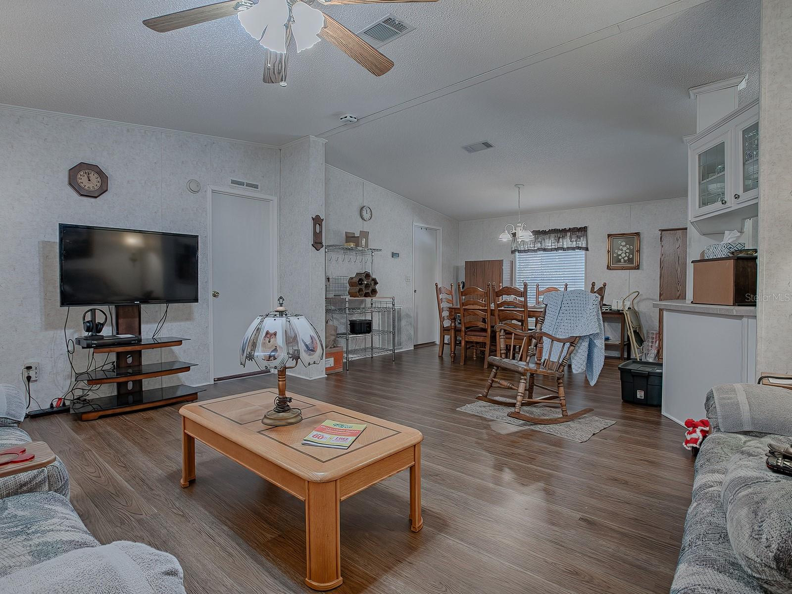 Listing photo id 7 for 3284 20th Lane