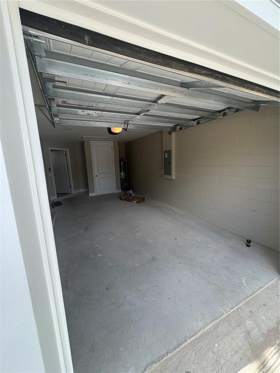 Image 16 of 17 For 827 Clifford Avenue