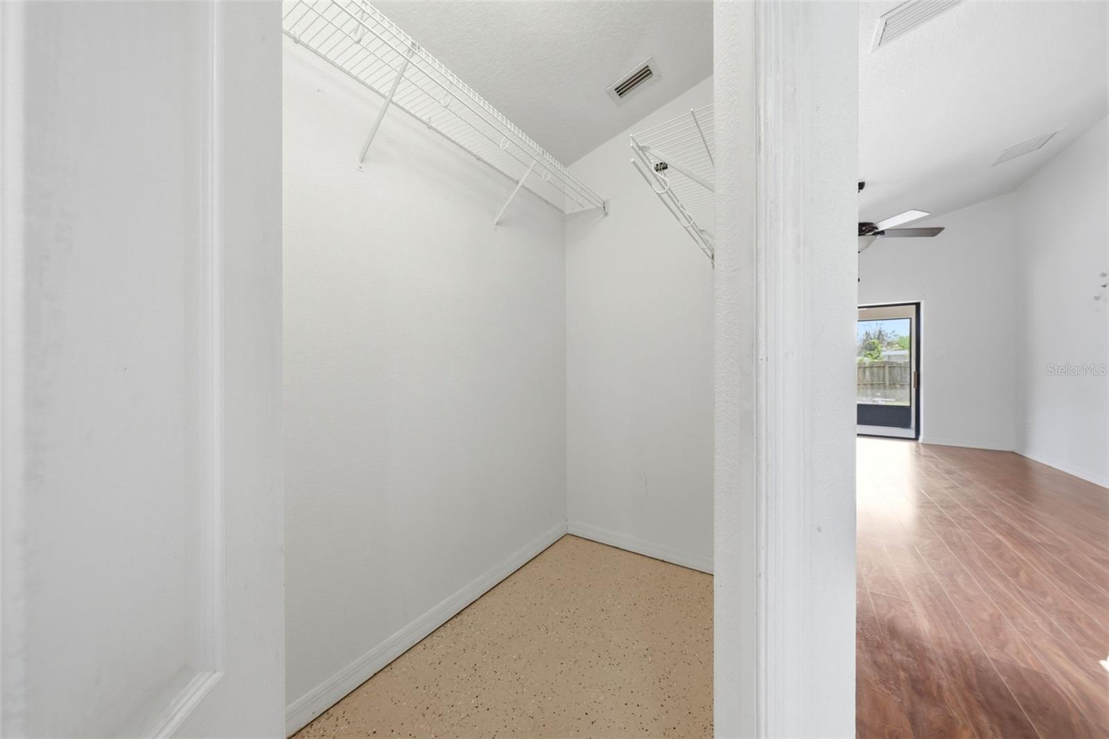 Image 21 of 56 For 36341 Grand Island Oaks Circle