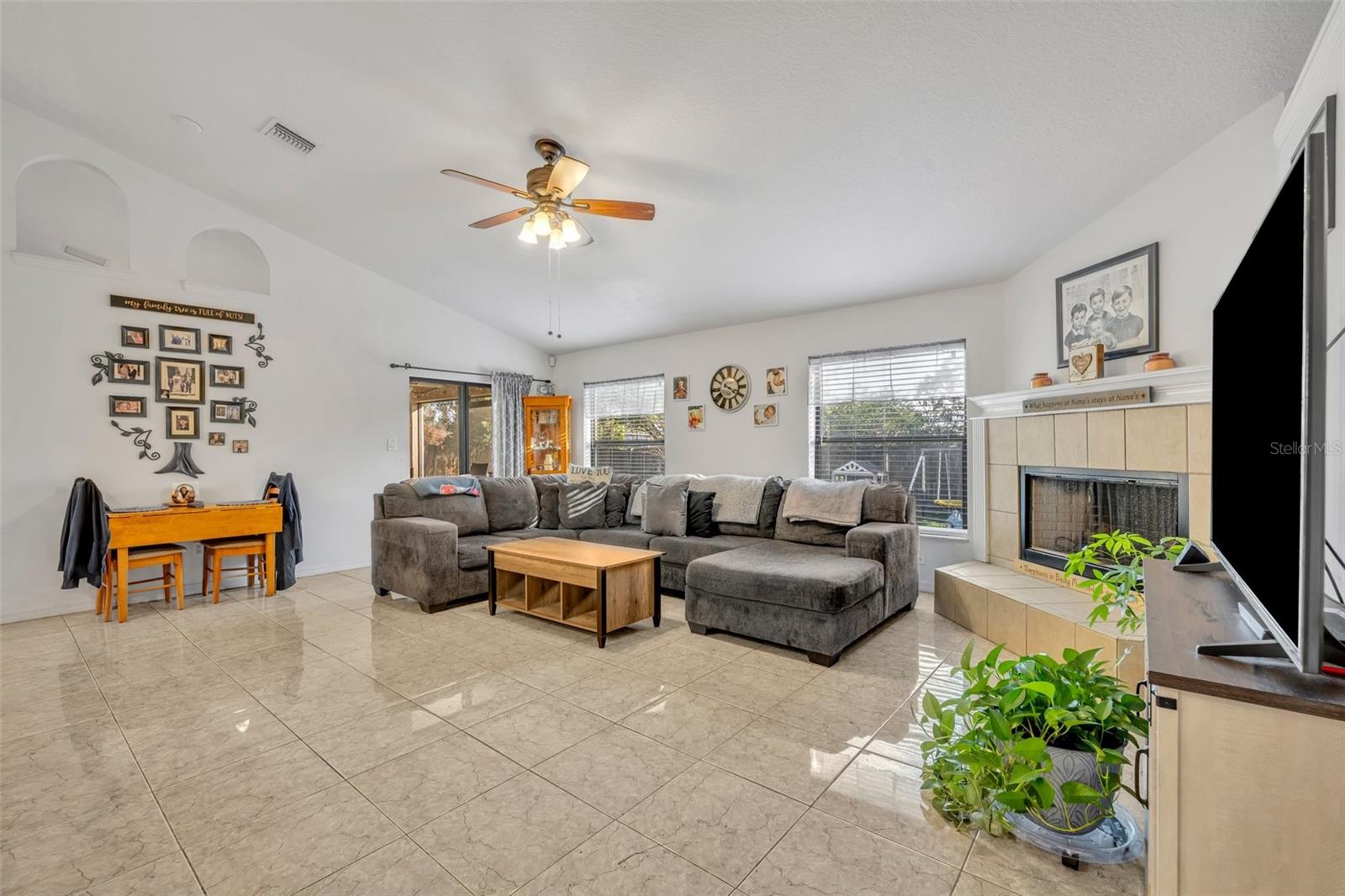 Image 6 of 14 For 36341 Grand Island Oaks Circle