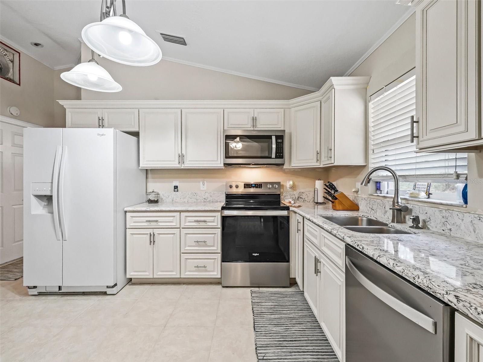 Image 14 of 32 For 39727 Redbud Road