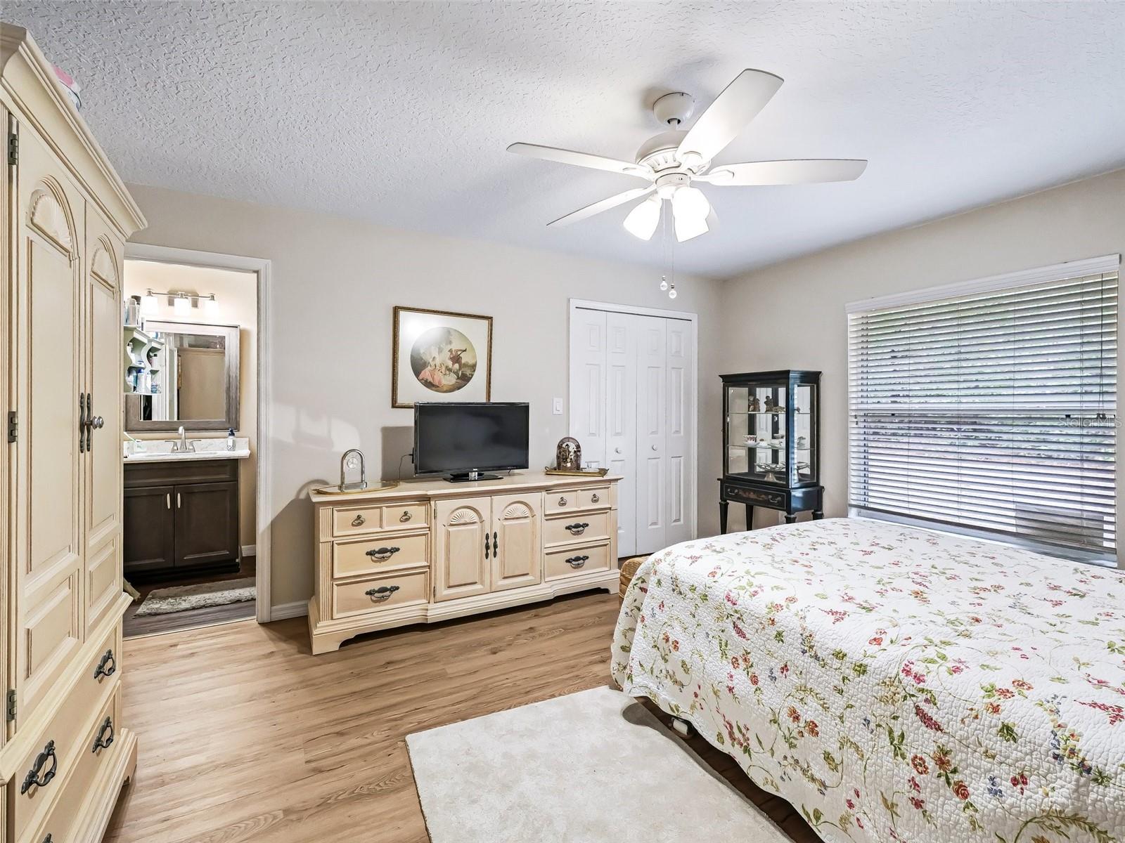Image 18 of 32 For 39727 Redbud Road
