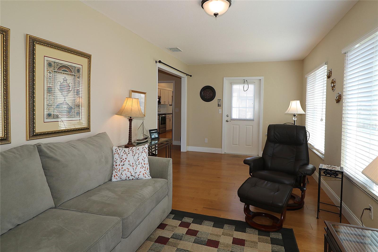 Image 16 of 65 For 13709 89th Avenue