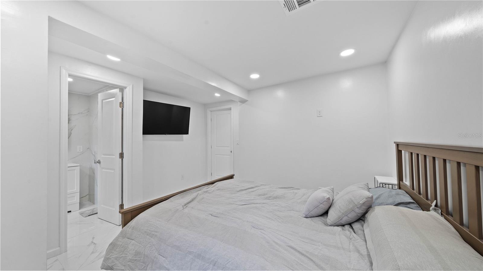 Image 19 of 33 For 1212 59th Street S