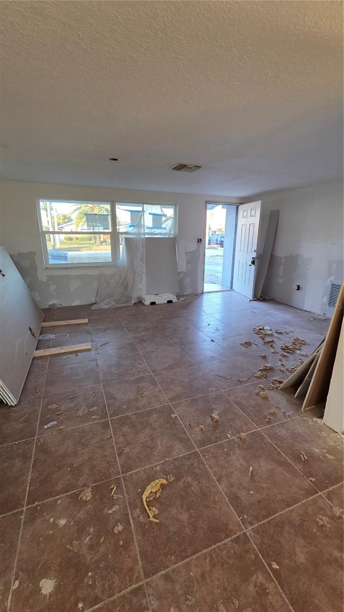 Image 18 of 31 For 4020 Headsail Drive