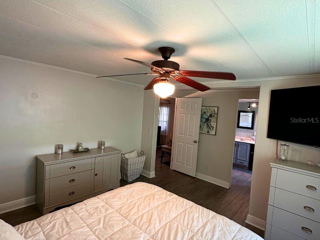 Image 7 of 17 For 17049 Bay Avenue