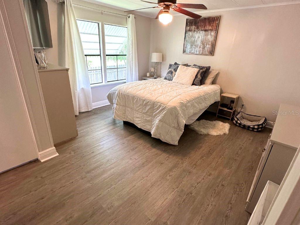 Image 8 of 17 For 17049 Bay Avenue