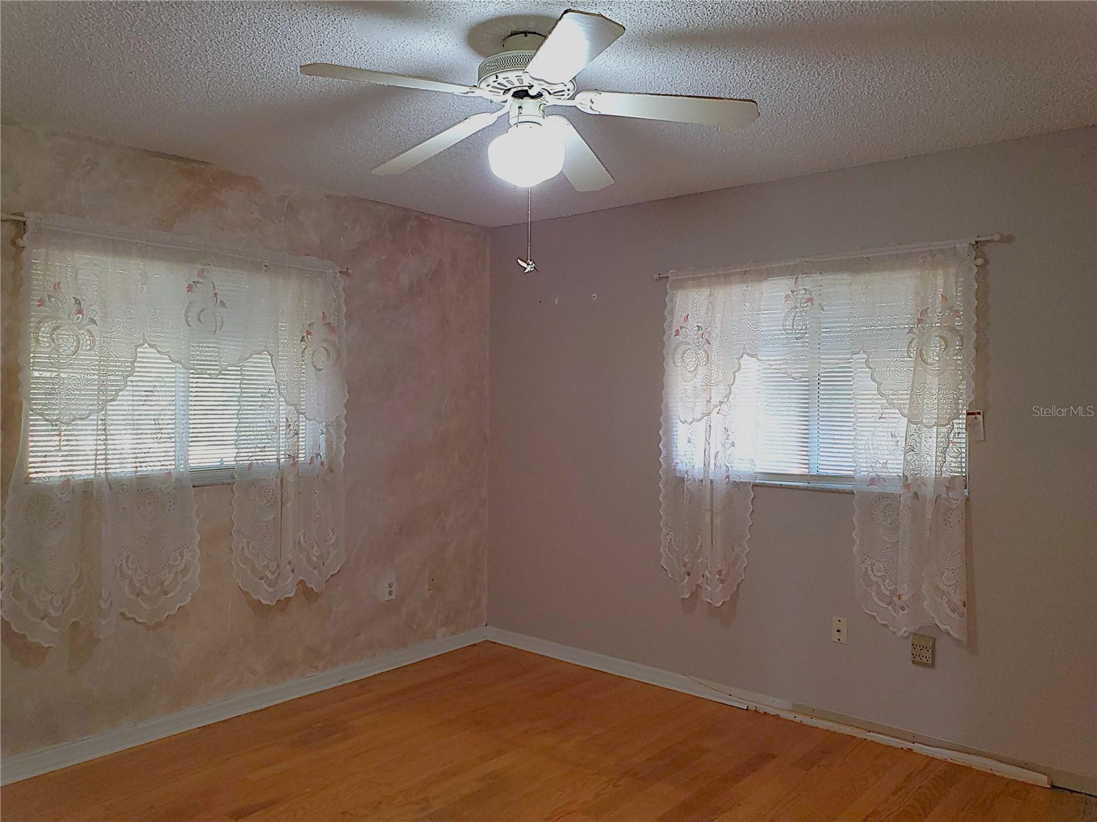 Image 11 of 44 For 10337 176th Street