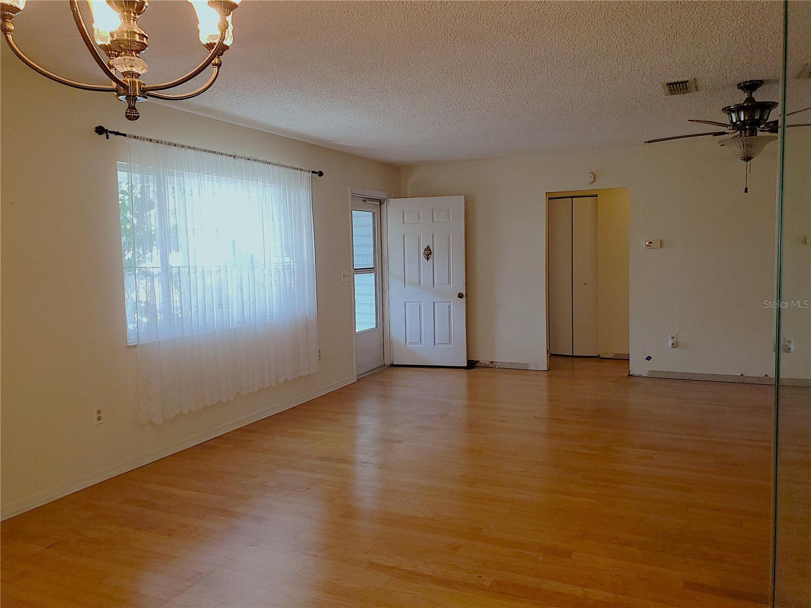 Image 17 of 44 For 10337 176th Street