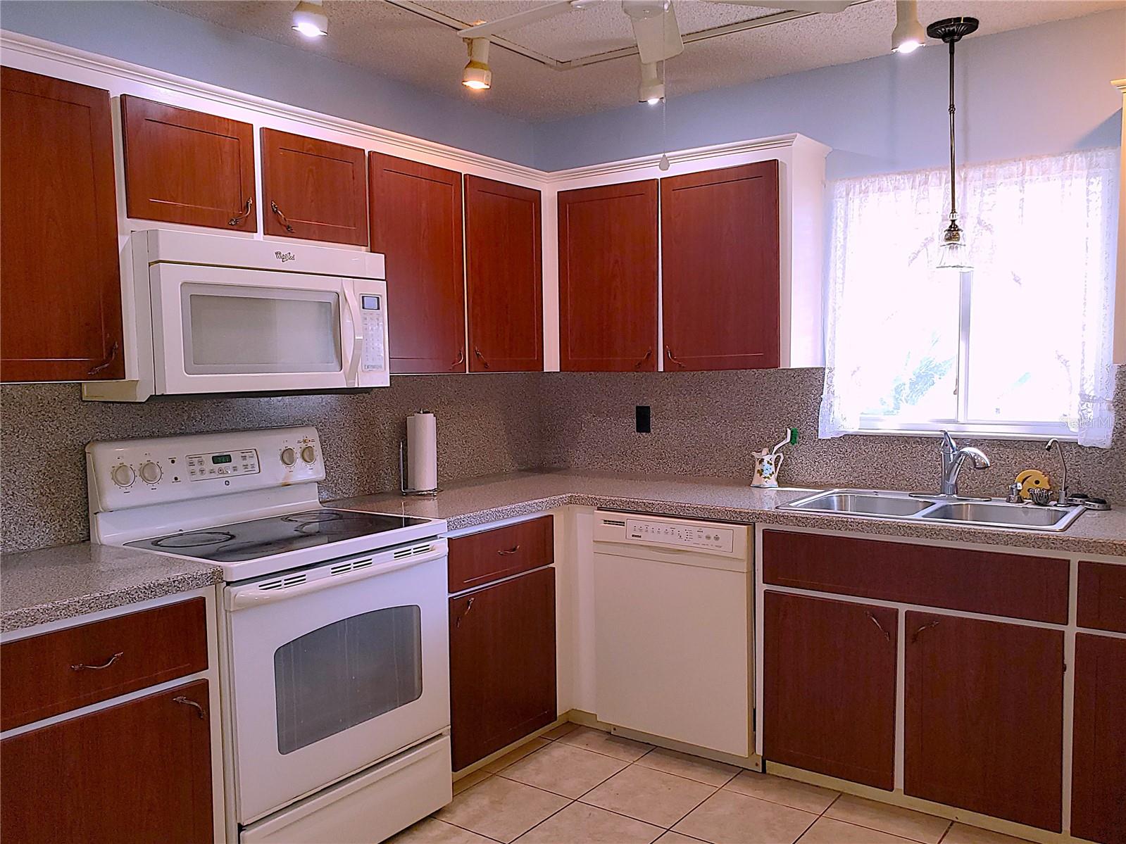 Image 24 of 44 For 10337 176th Street