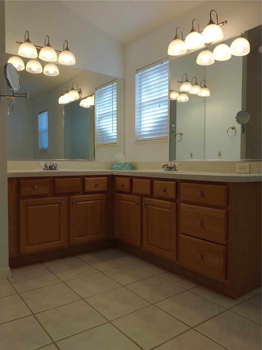 Image 16 of 30 For 1233 Oak Forest Drive