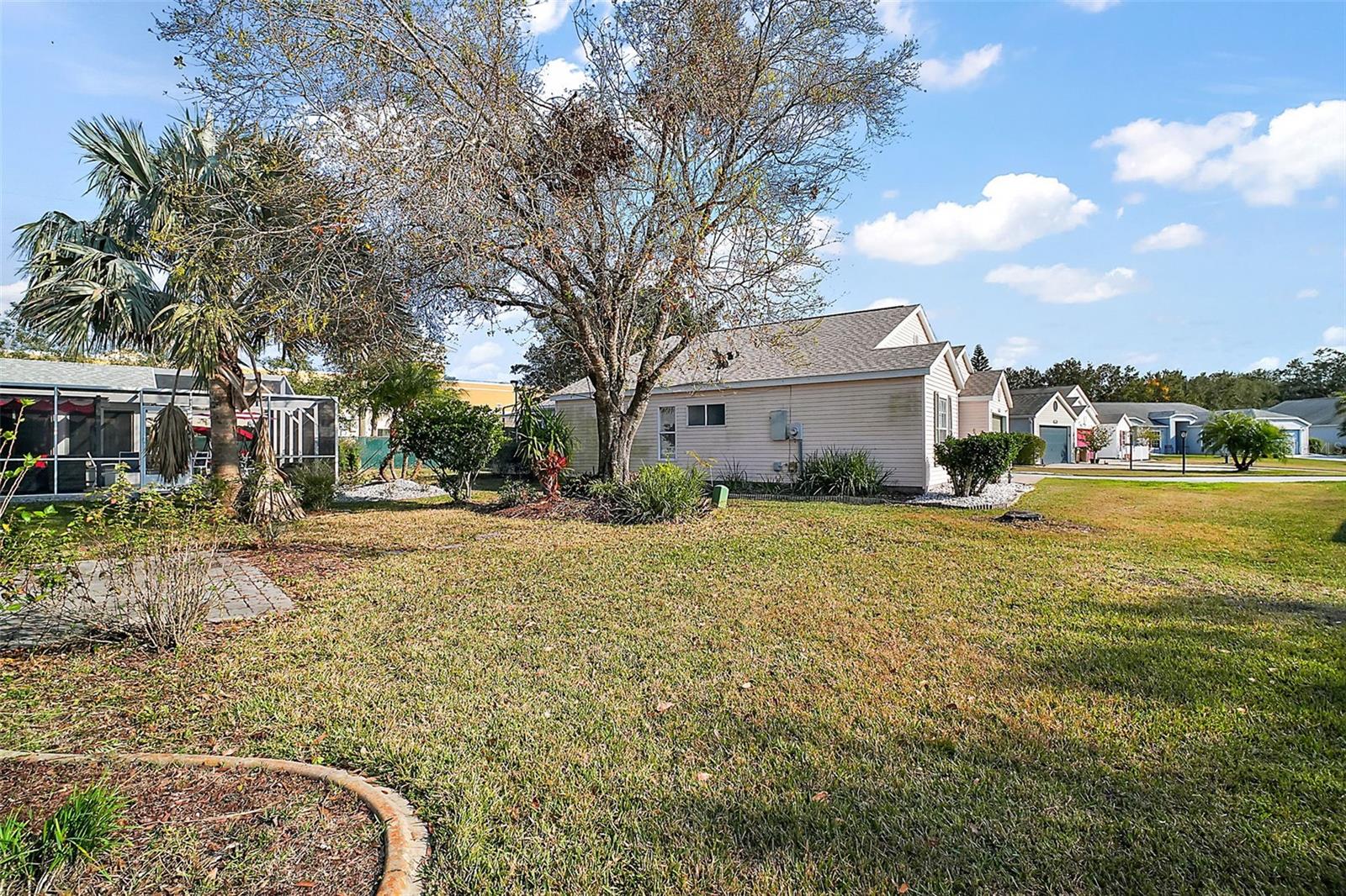 Image 15 of 47 For 25324 Hibiscus Street