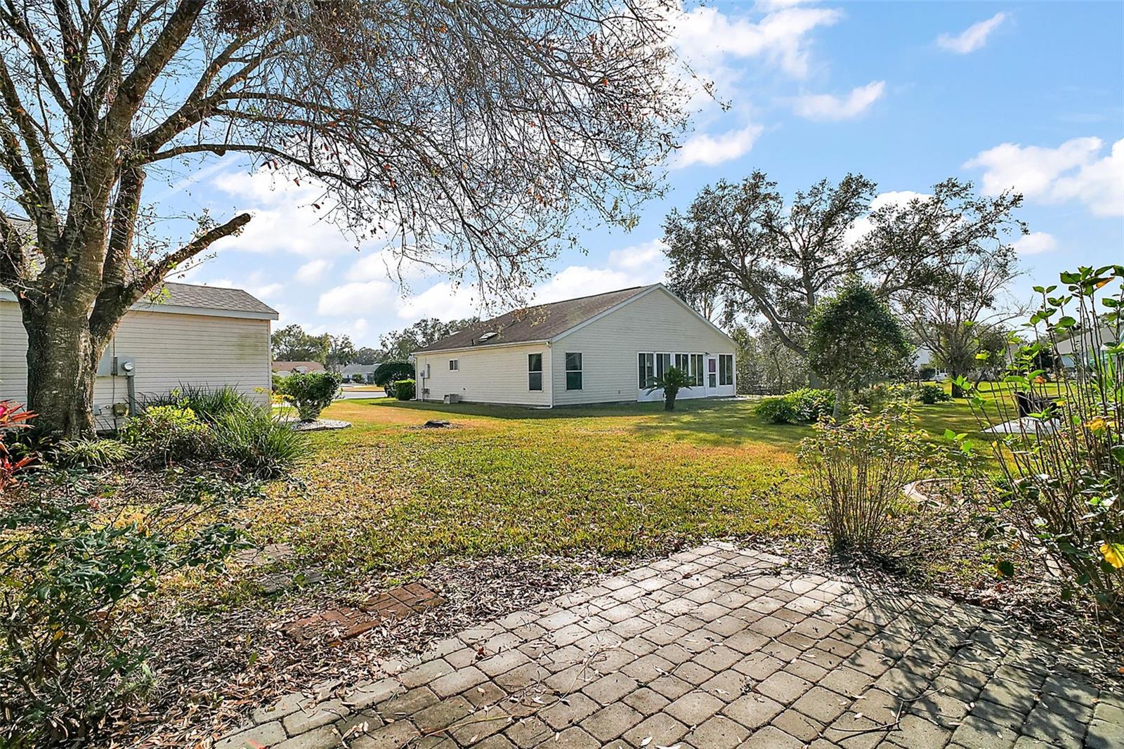 Image 17 of 47 For 25324 Hibiscus Street