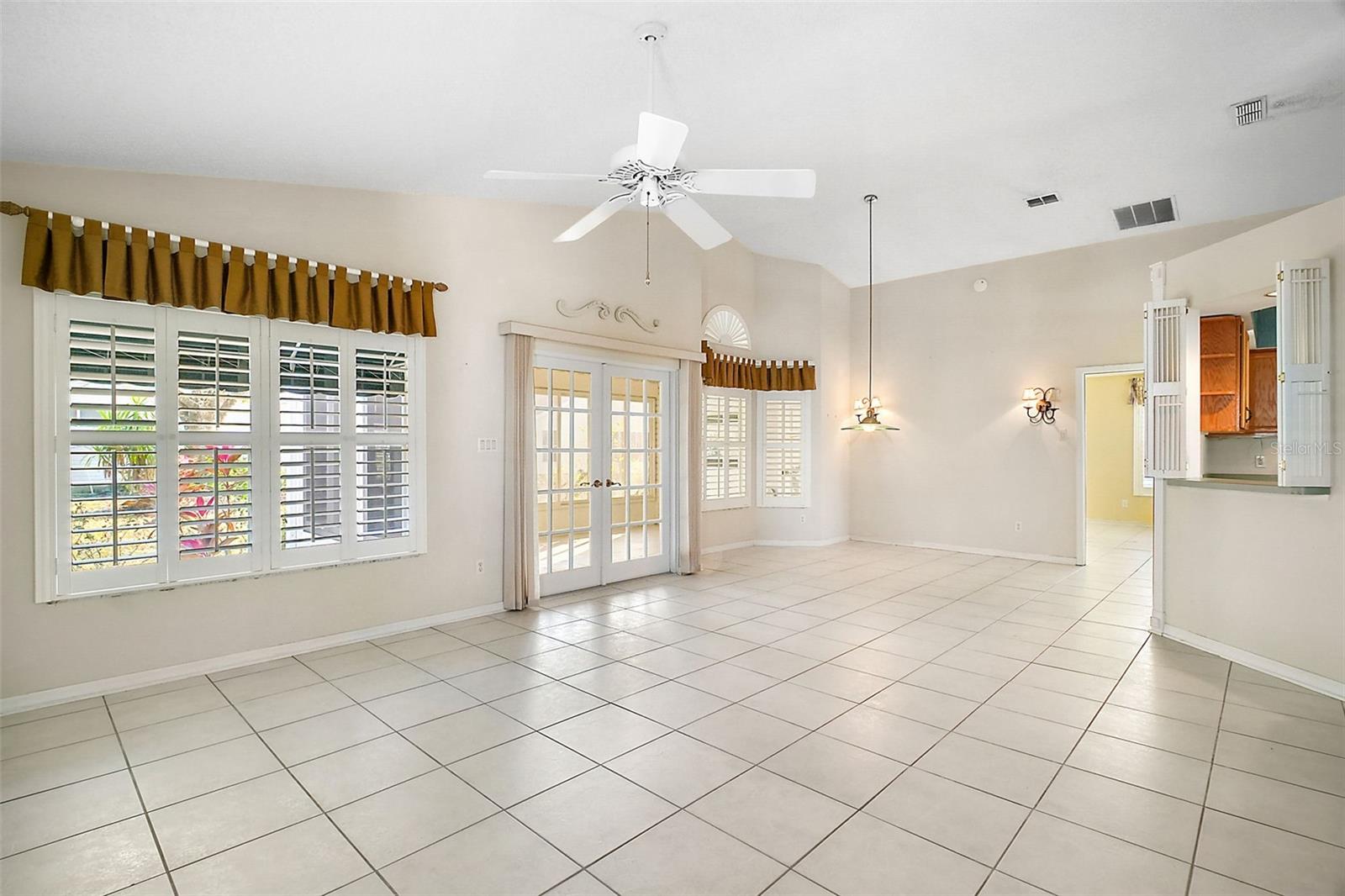 Image 30 of 47 For 25324 Hibiscus Street