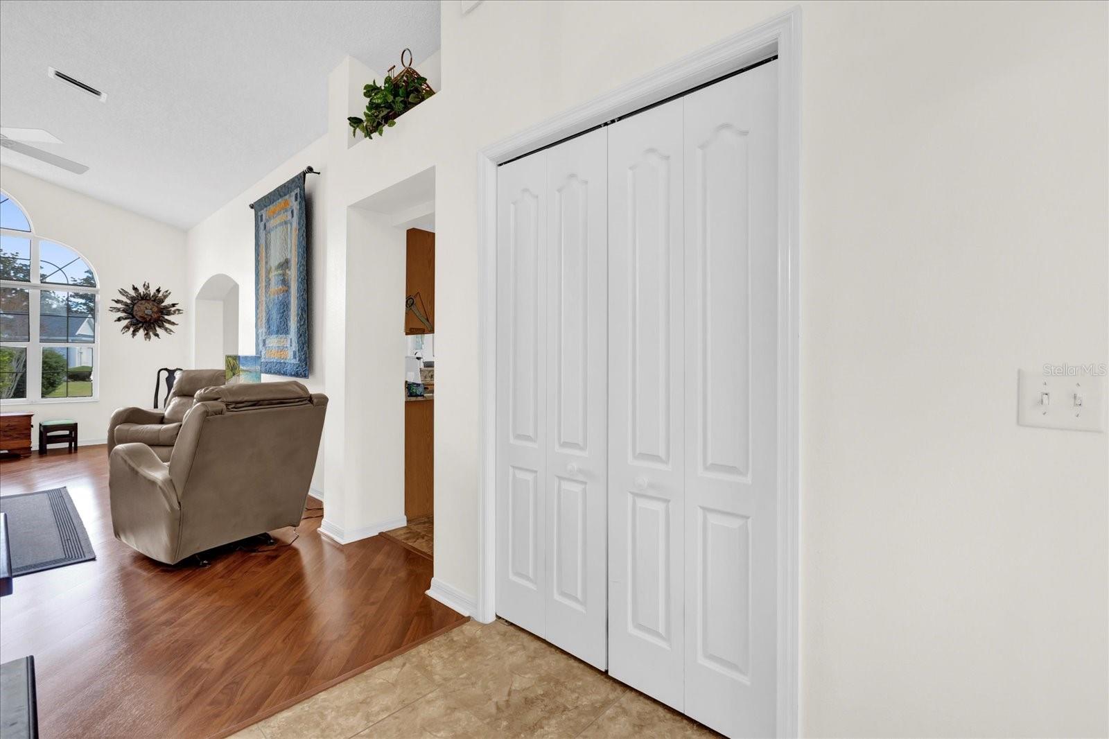 Image 4 of 24 For 1273 Oak Forest Drive