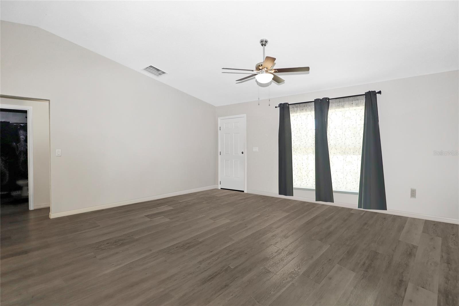 Image 3 of 11 For 22325 Nectarine Lane