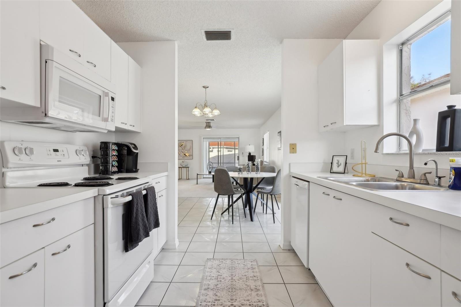 Image 14 of 42 For 731 Hernandez Drive