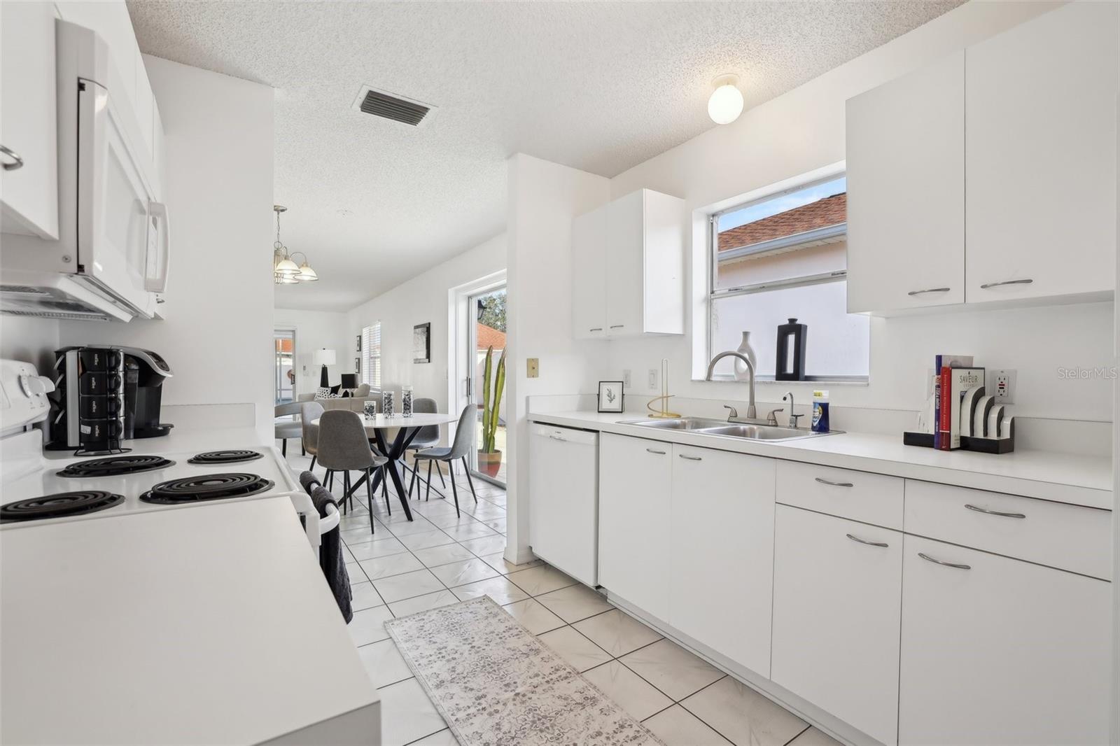 Image 19 of 42 For 731 Hernandez Drive