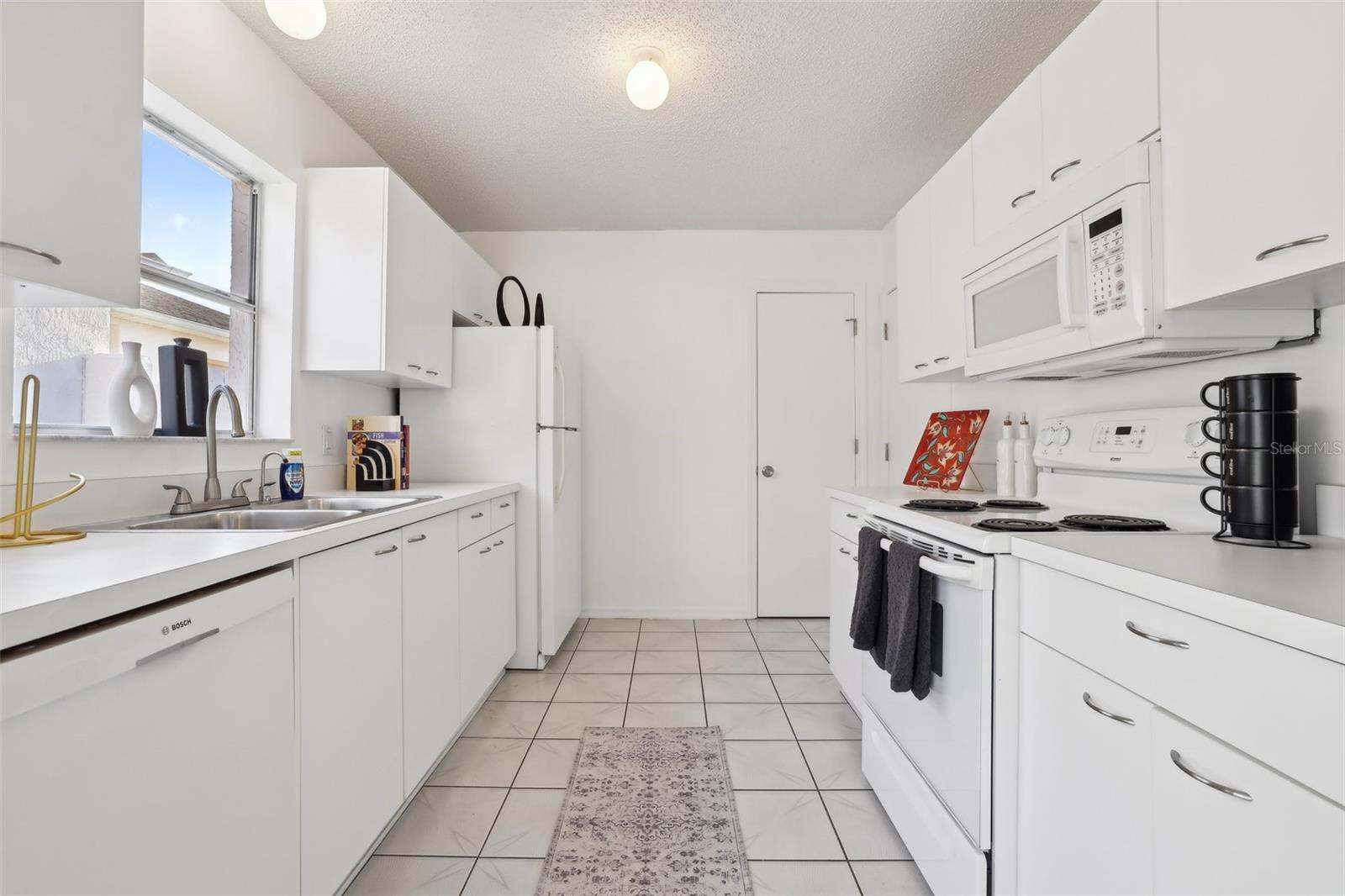 Image 21 of 42 For 731 Hernandez Drive