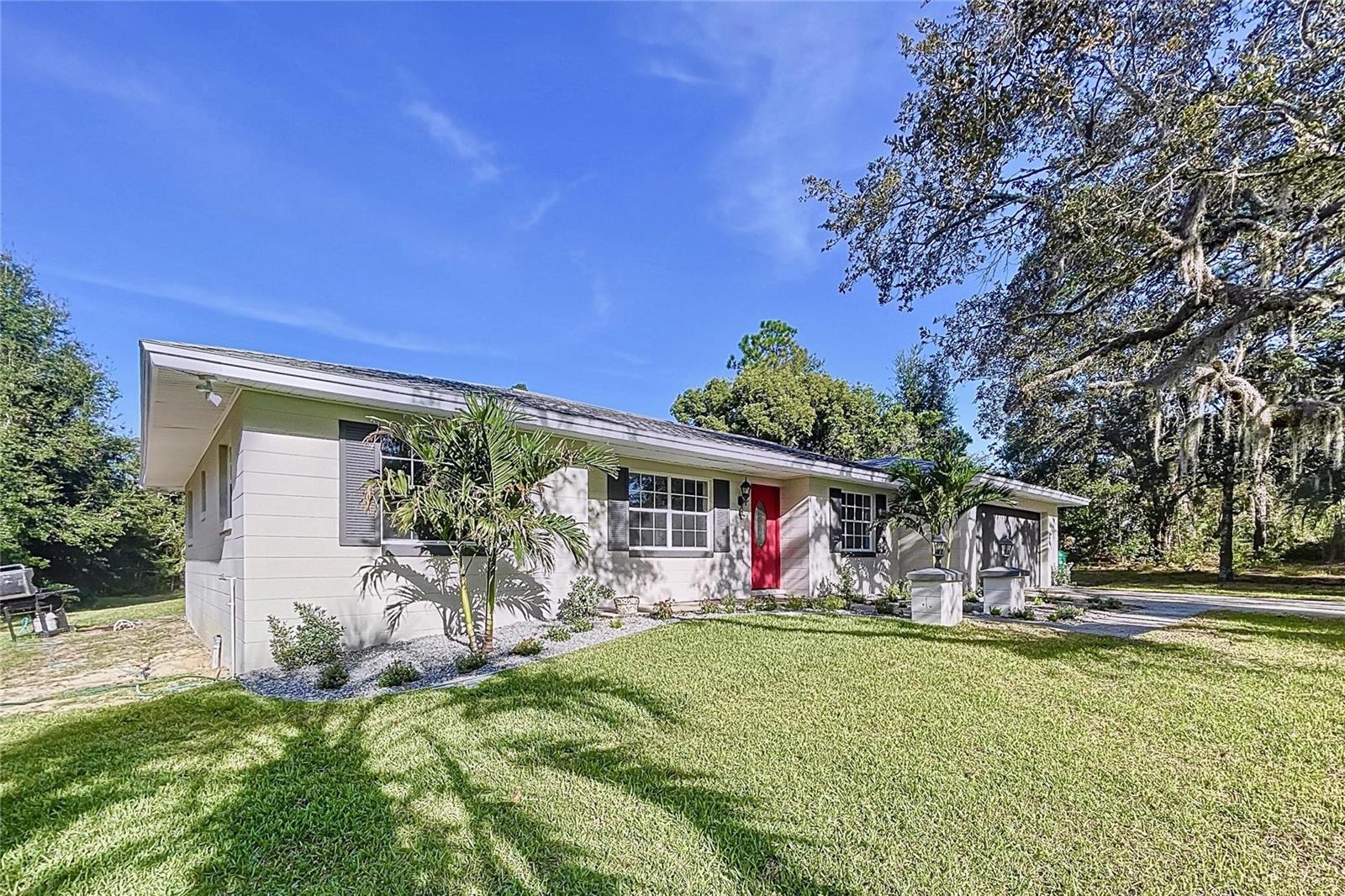 Listing photo id 2 for 5040 Baywood Drive