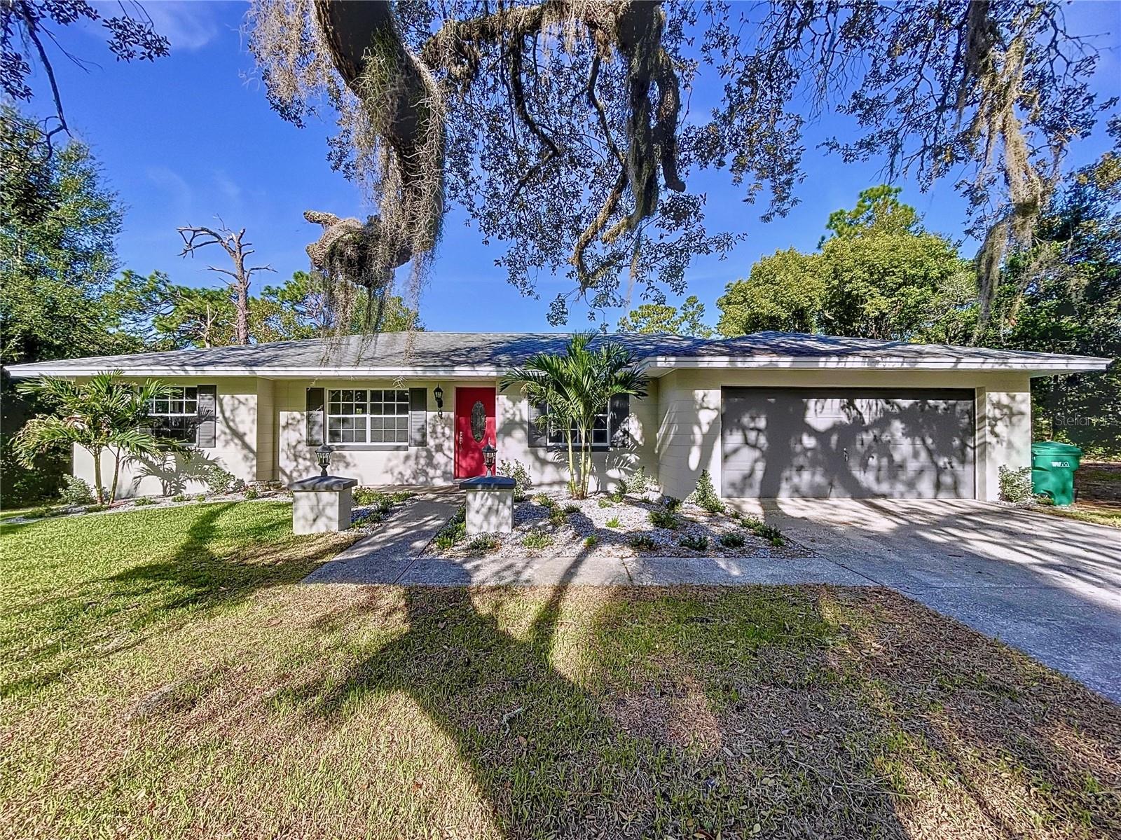 Listing photo id 3 for 5040 Baywood Drive