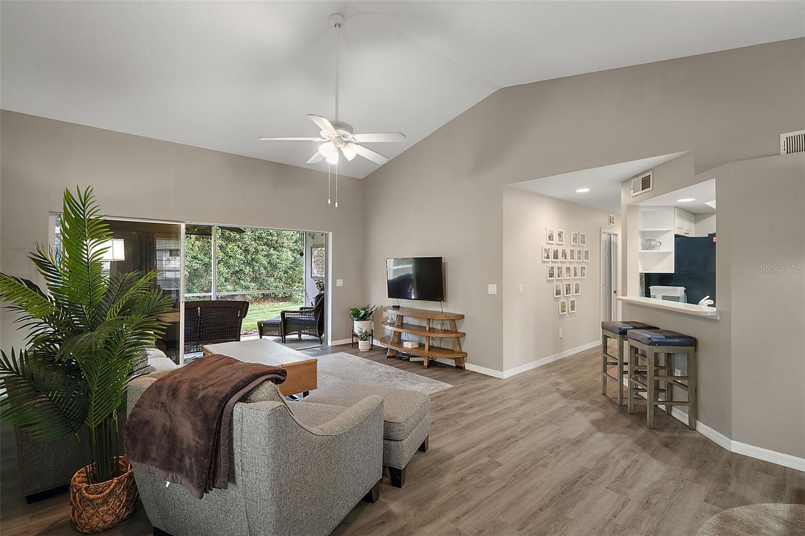 Image 4 of 56 For 5466 Compass Point 101