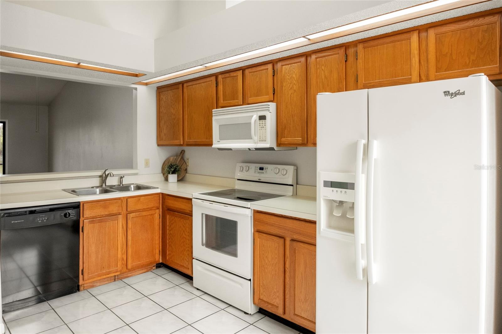 Image 11 of 36 For 123 Dresdan Court
