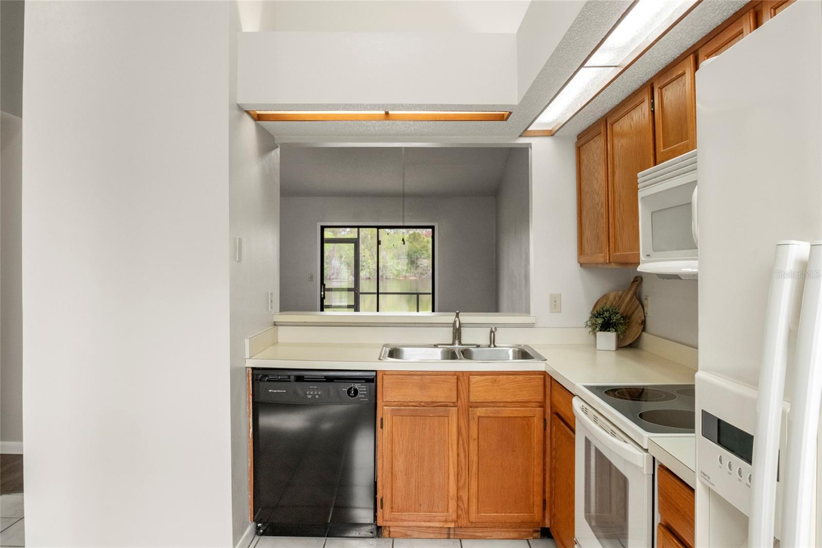 Image 12 of 36 For 123 Dresdan Court