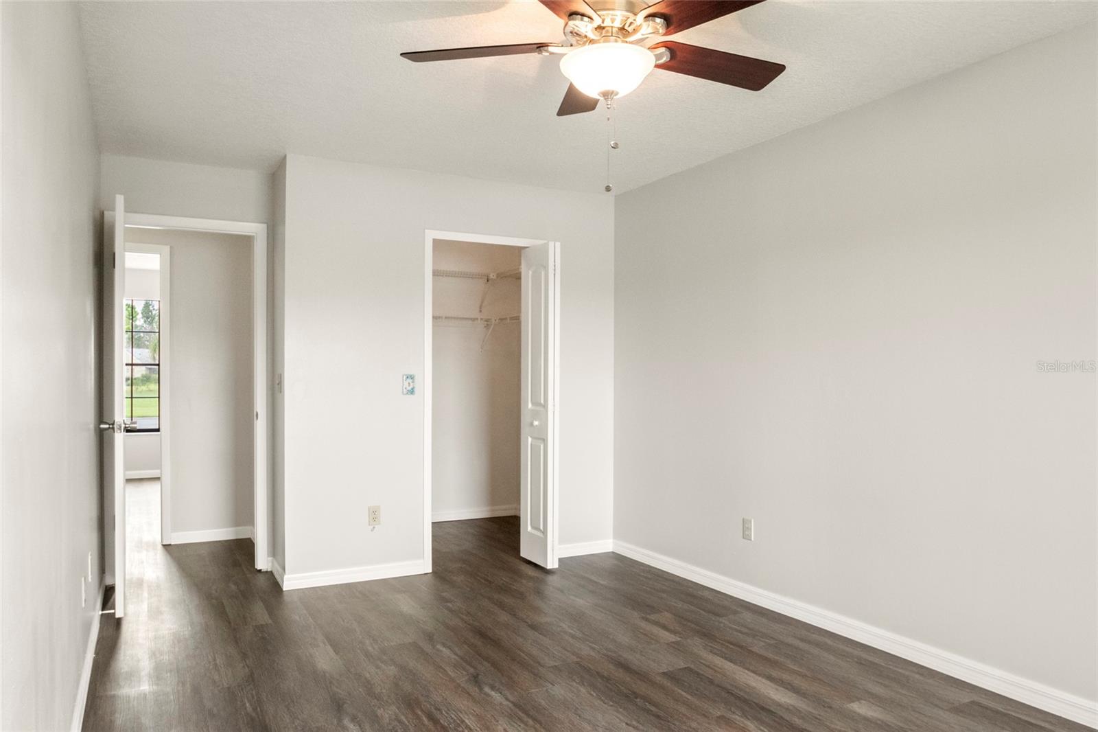 Image 16 of 36 For 123 Dresdan Court