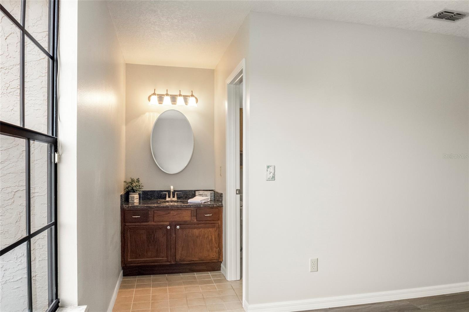 Image 18 of 36 For 123 Dresdan Court