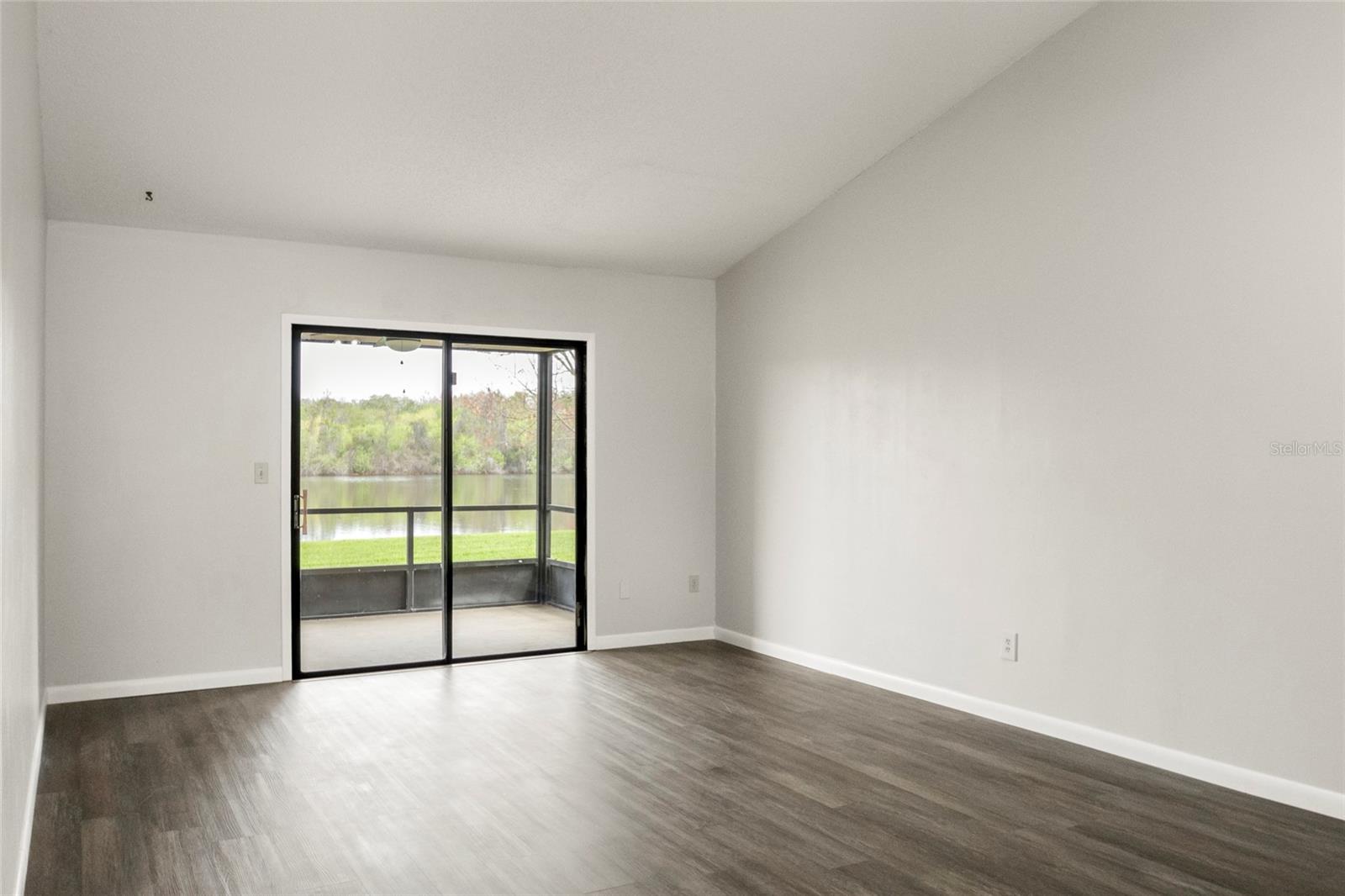 Image 9 of 36 For 123 Dresdan Court