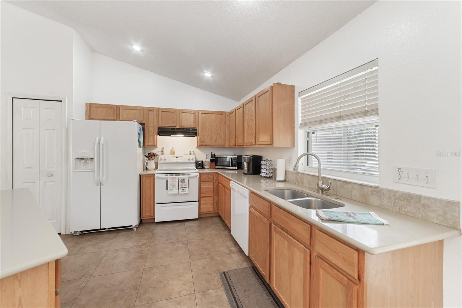 Image 11 of 31 For 2256 Lake Pointe Circle
