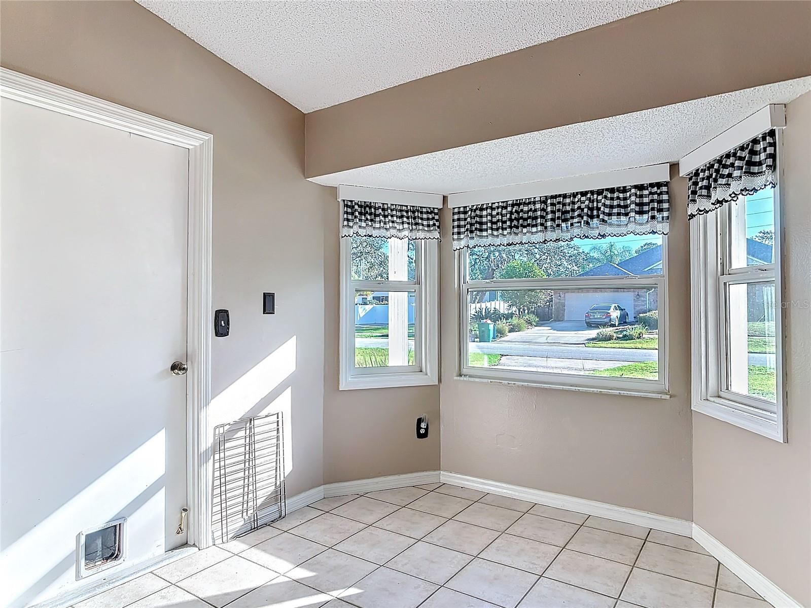 Image 15 of 38 For 1041 Eastbrook Avenue