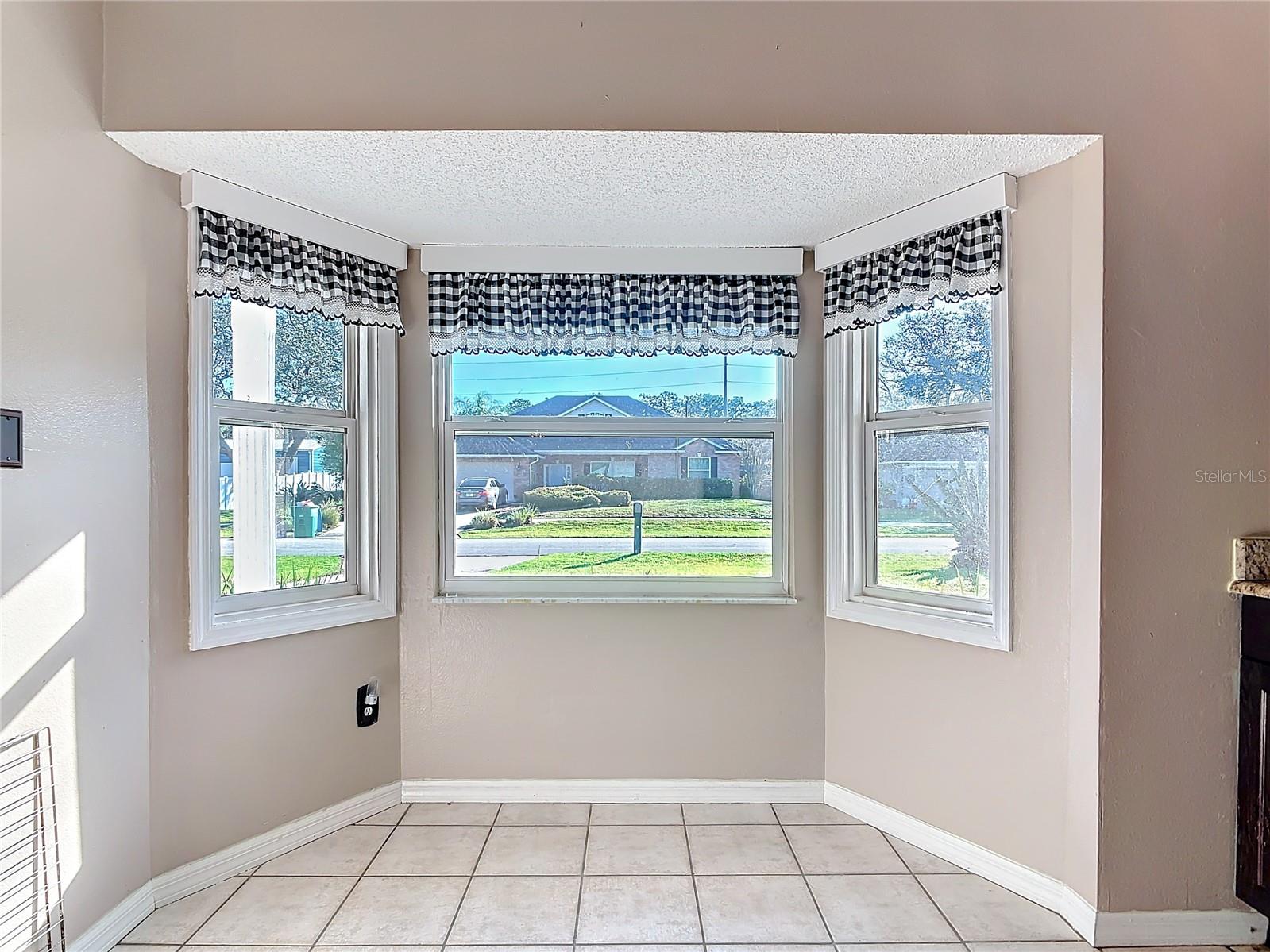 Image 16 of 38 For 1041 Eastbrook Avenue