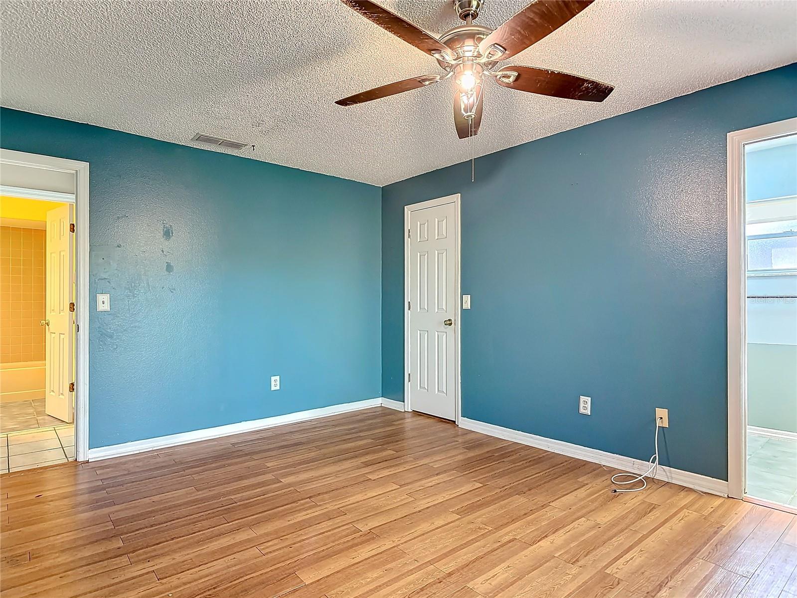 Image 18 of 38 For 1041 Eastbrook Avenue