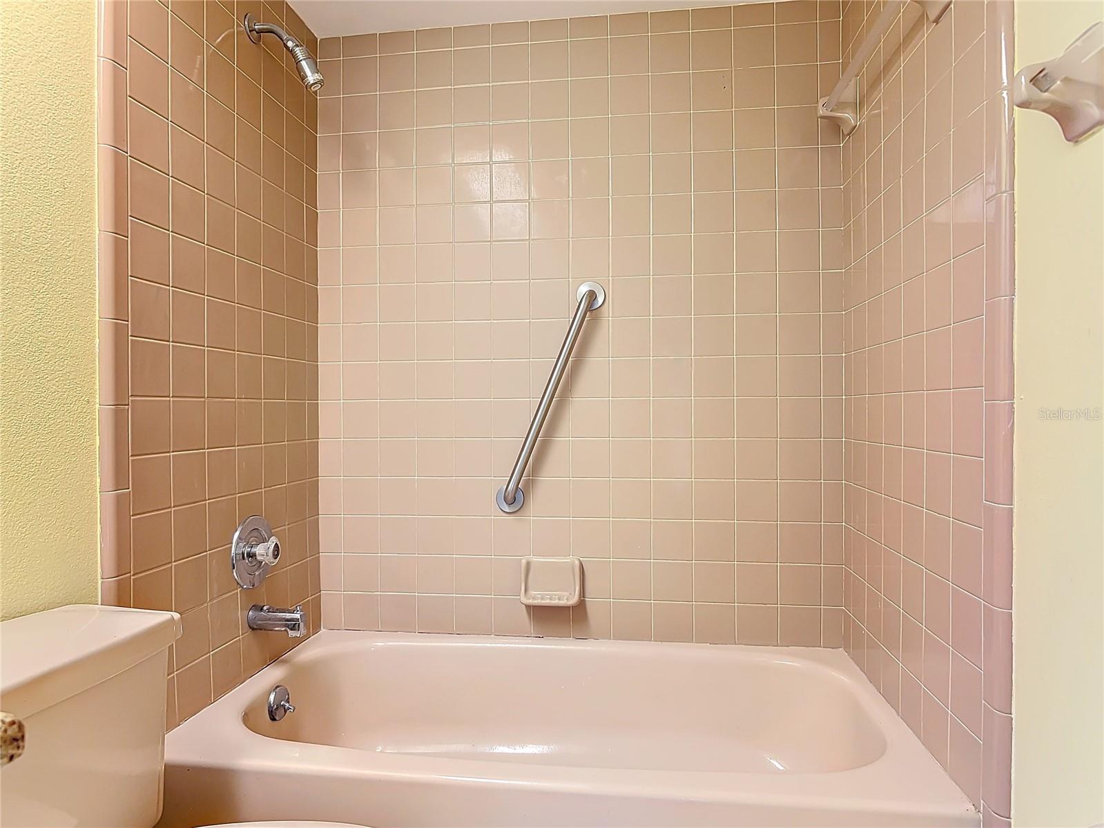 Image 24 of 38 For 1041 Eastbrook Avenue
