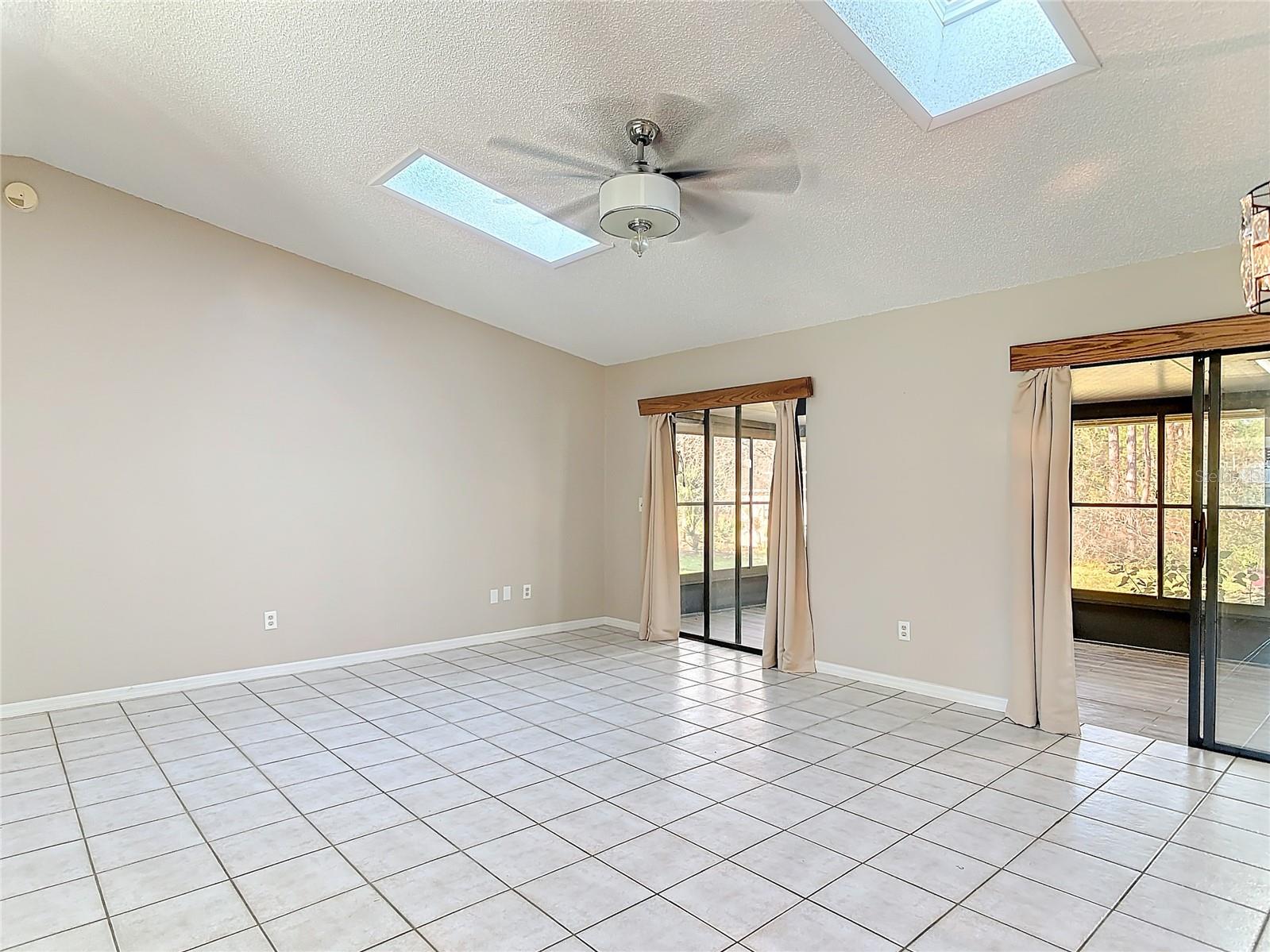 Image 7 of 38 For 1041 Eastbrook Avenue