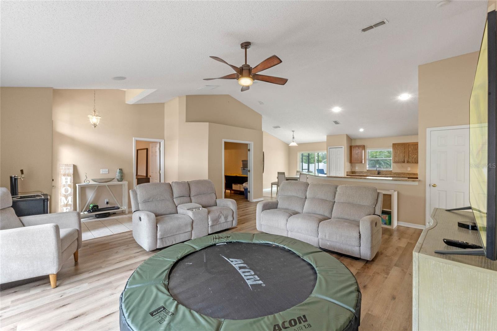 Image 10 of 54 For 2214 Lake Pointe Circle